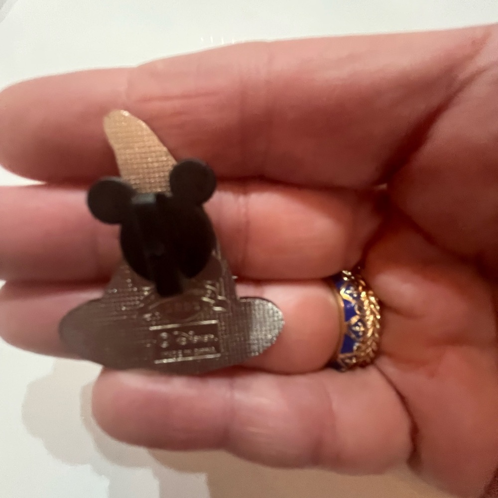 WDW 2002 Silver Wizard Hat Trading Pin - Picture 2 of 3
